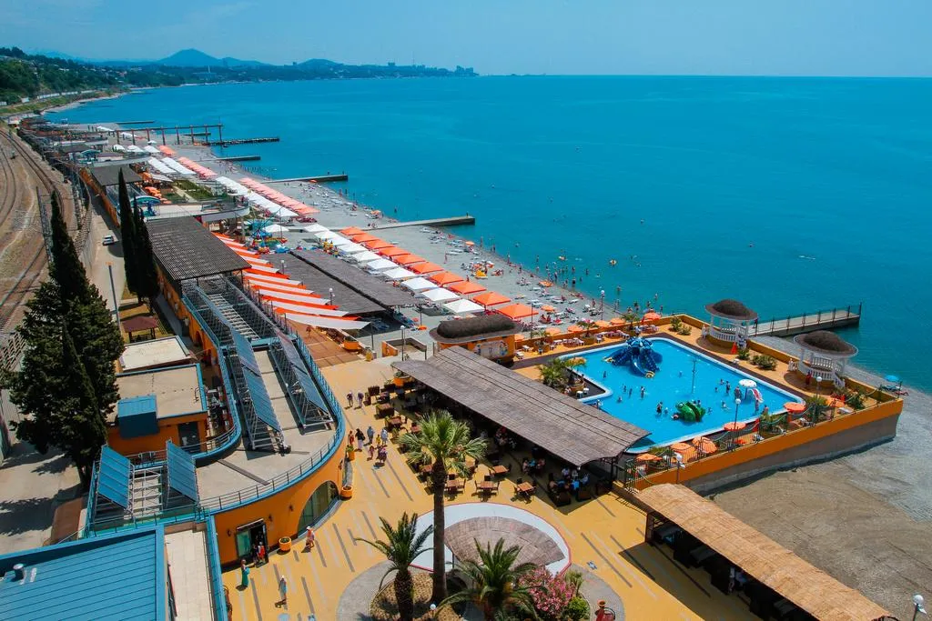 Просторная трехкомнатная квартира у моря