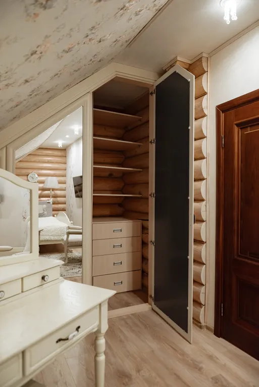 Уютный дом на берегу реки