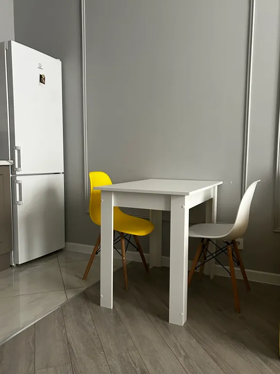 Квартира Дизайнерская квартира у моря с жёлтым диваном — Махачкала