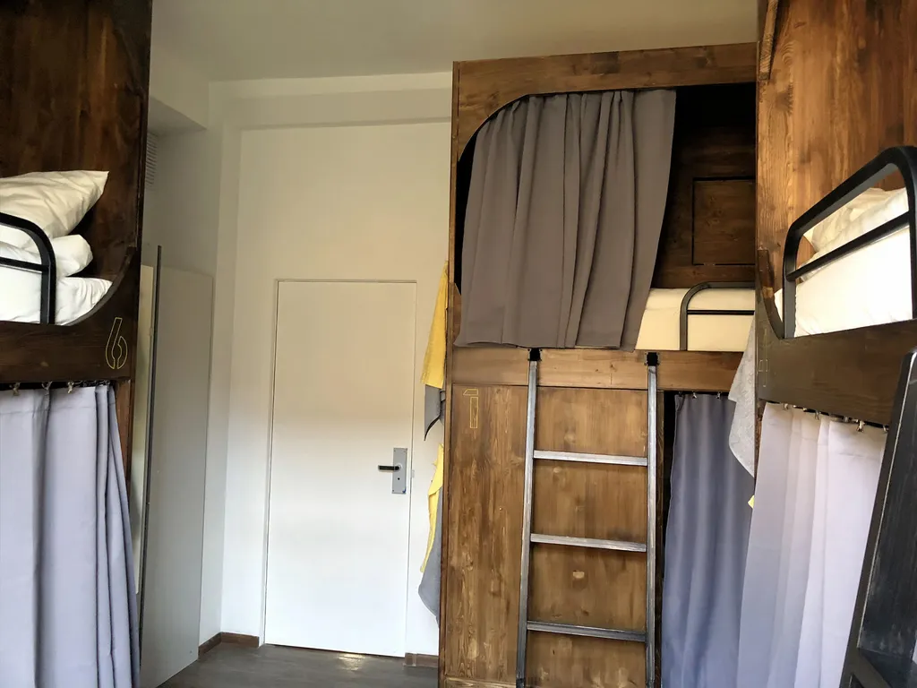 Квартира Треугольник (Мужская 6-местная комната) — аренда посуточно в Москва