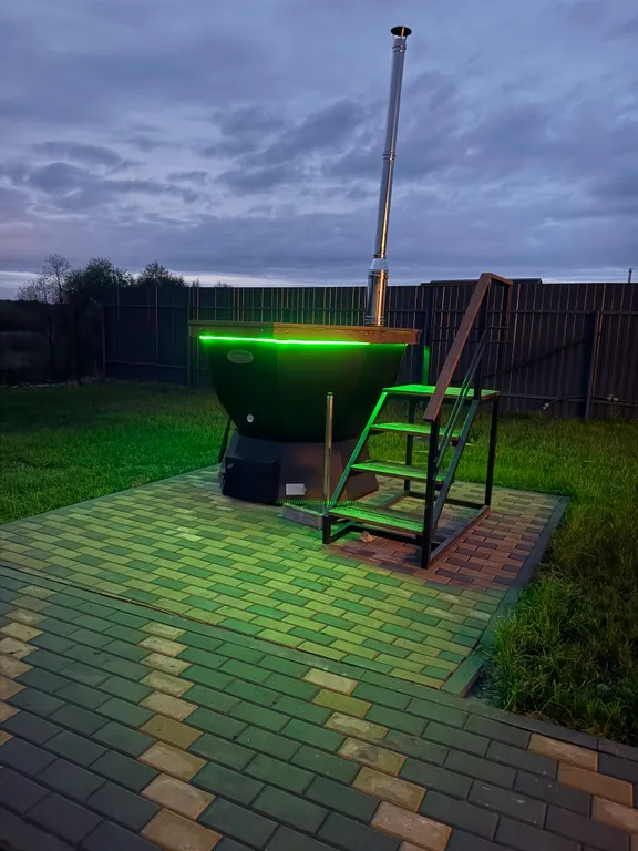 Дом на берегу реки с банным чаном