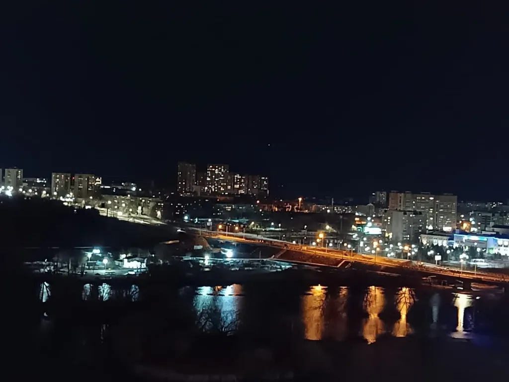 Студия Брутальный лев с панорамным видом на набережную реки