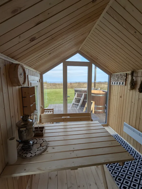 Дом с баней и горячей купелью на озере