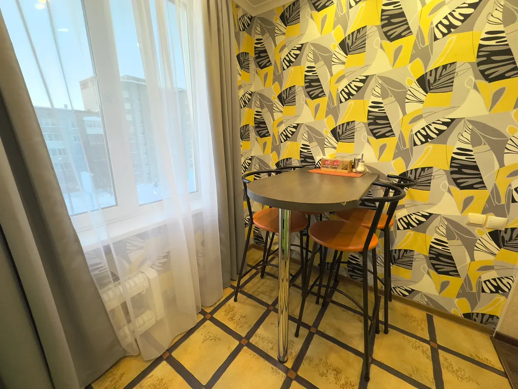 Люксовая двухкомнатная с авторским освещением