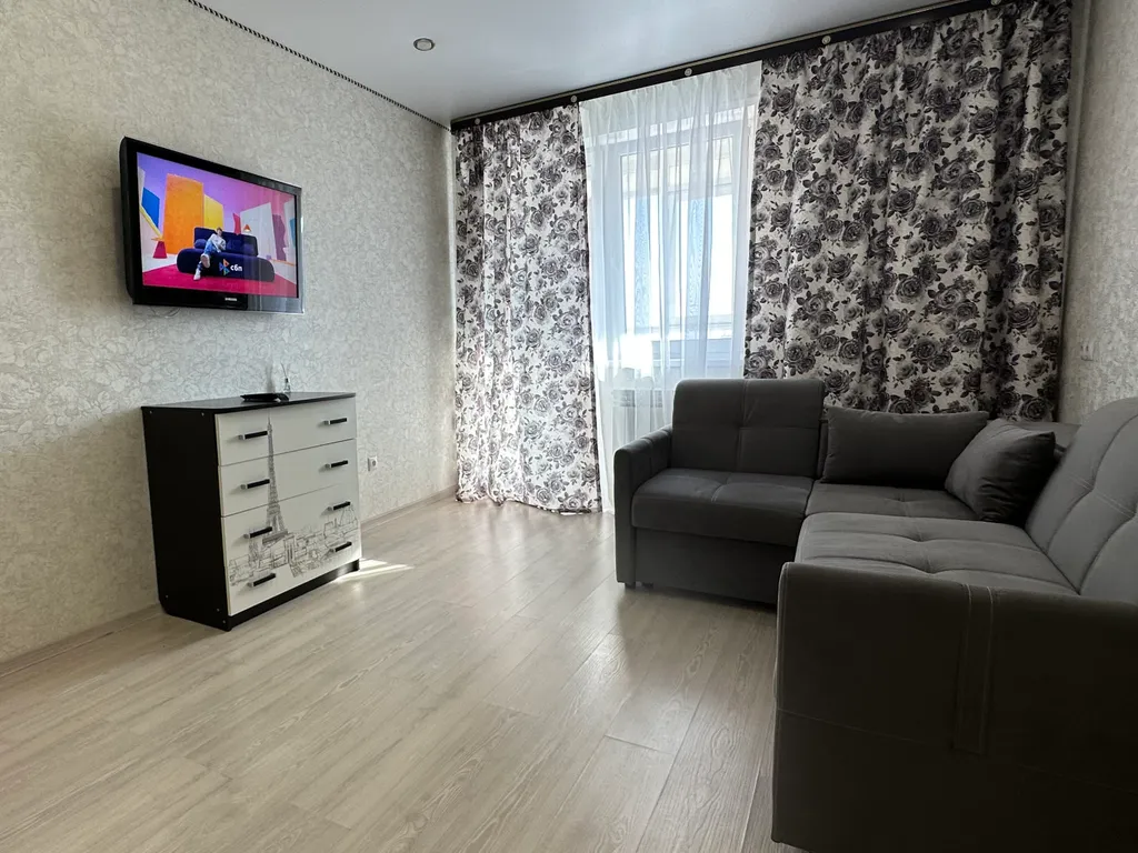 Светлая квартира — аренда посуточно в Новый Уренгой