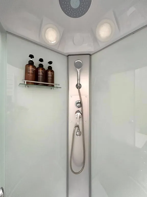 Квартира Апартаменты "AzurGarden" — Варваровка