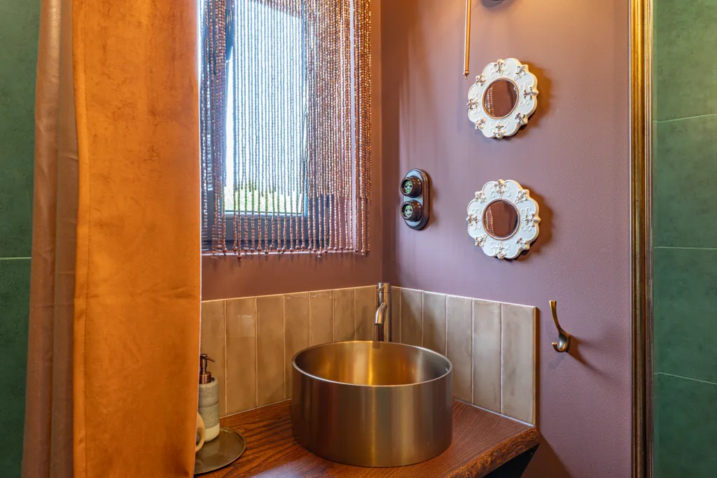 Сказочный уютный домик у моря