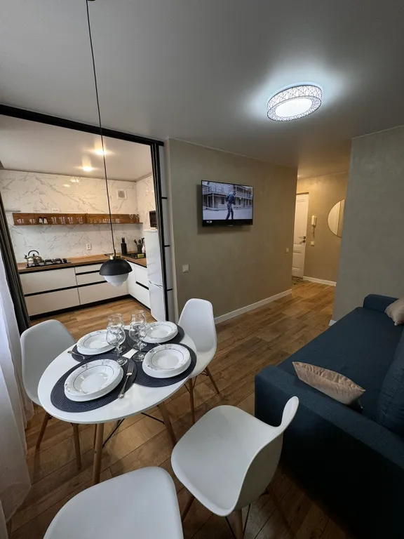 Новая трехкомнатная квартира в самом центре с видом на площадь Победы — аренда посуточно в Витебск