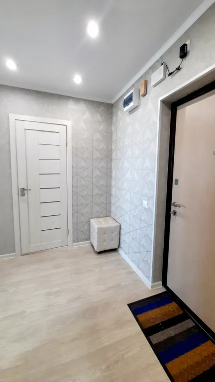 Апартаменты в новом доме в светлых тонах