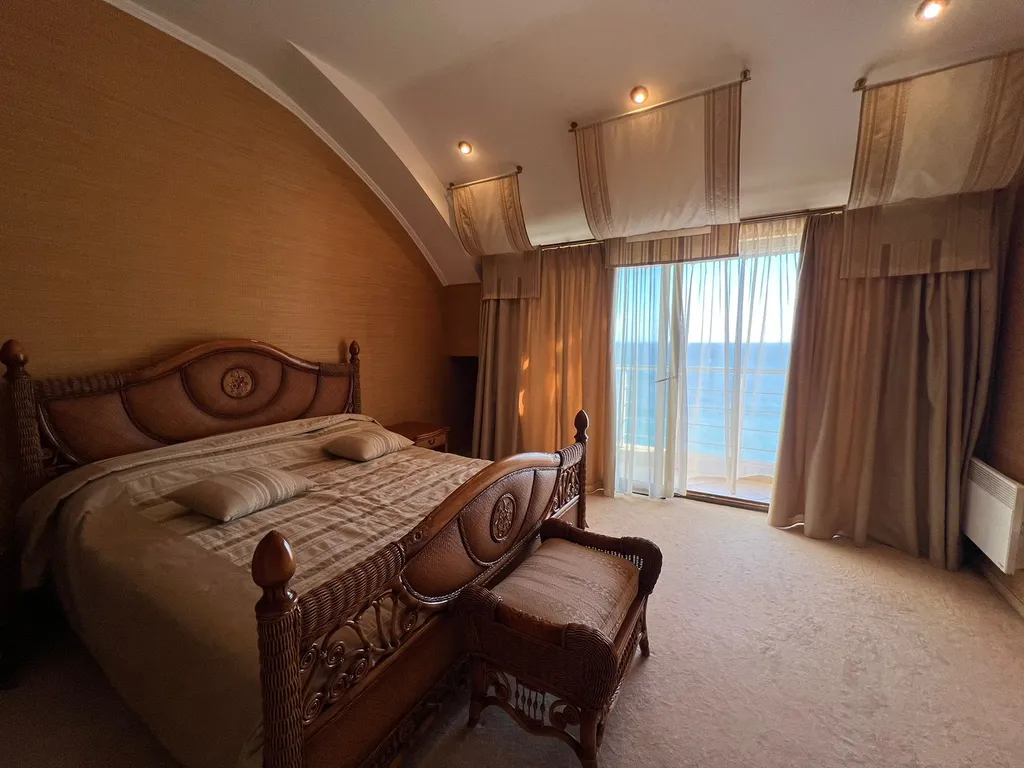 Видовые 3-комнатные апартаменты возле пляжа