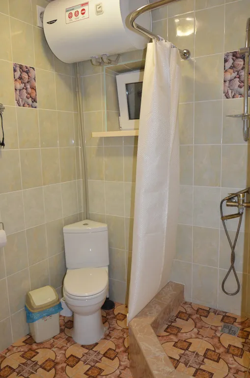 Пол дома с отдельным входом и двором