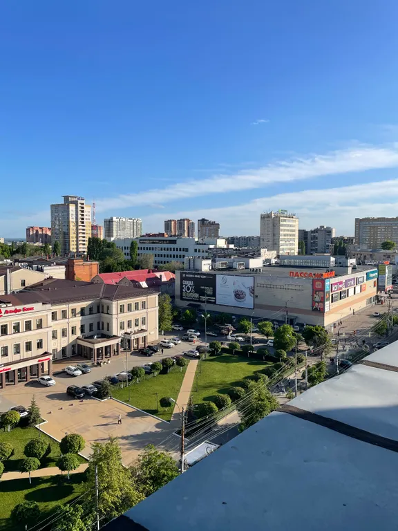 Шикарная студия с выходом на собственную крышу с садовой мебелью