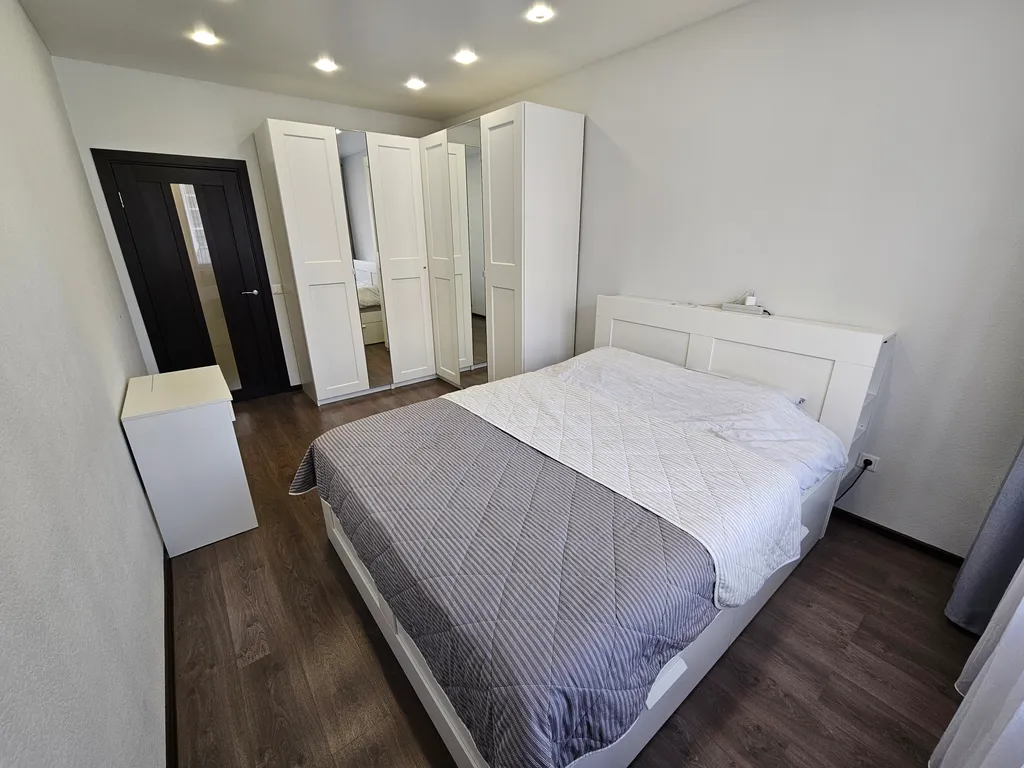 Квартира Евротрешка с большой лоджией — аренда посуточно в Мурино