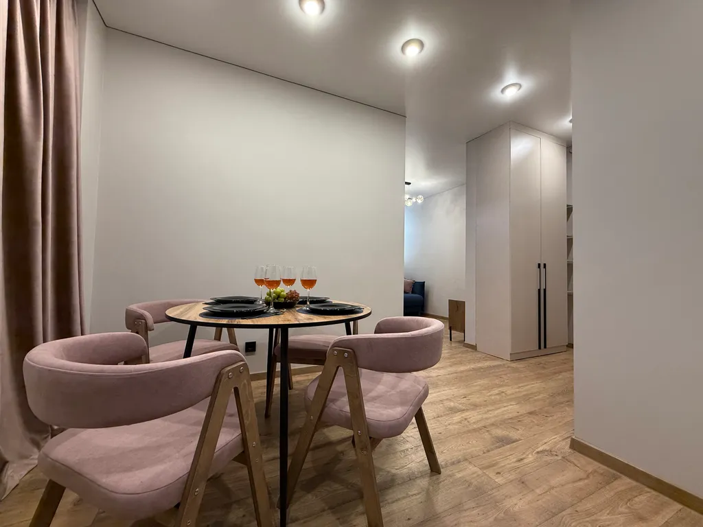 Дизайнерская квартира на берегу реки в ЖК Белые росы в Красноярске