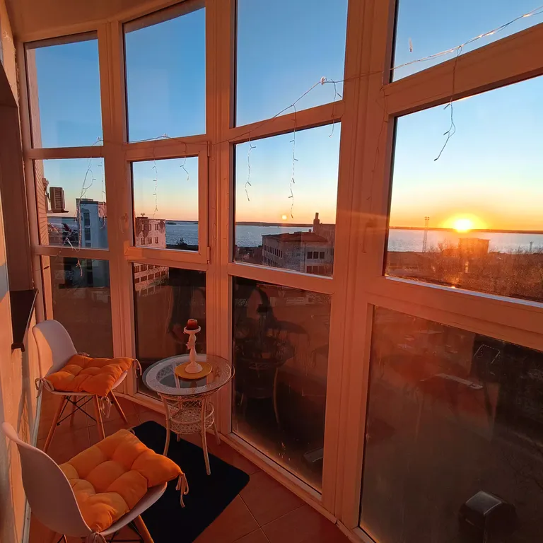 Уютная трёхкомнатная квартира с видом на залив в центре города — аренда посуточно в Выборг