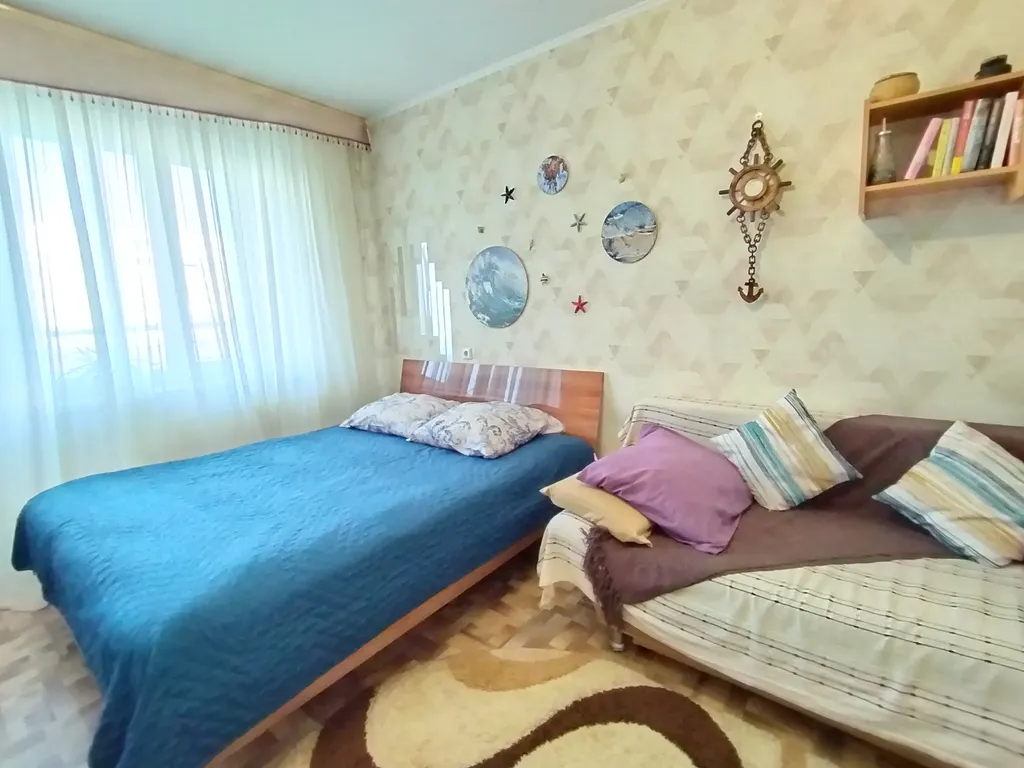 Уютная однокомнатная квартира, рядом тц, остановка