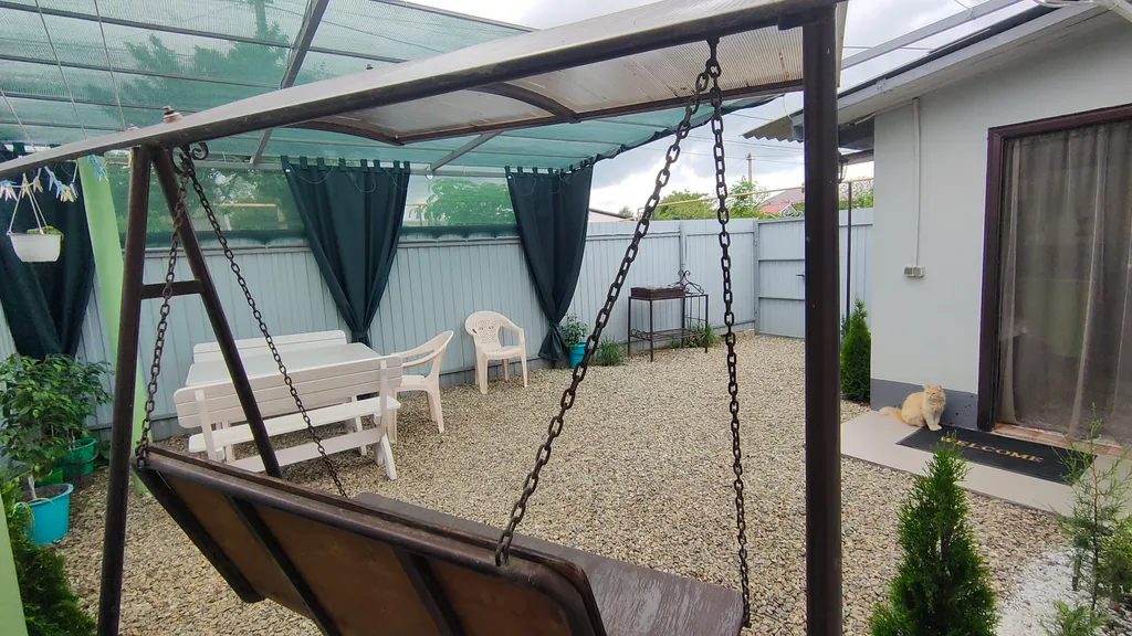 Коттедж Семейный домик с отдельным входом — Кучугуры