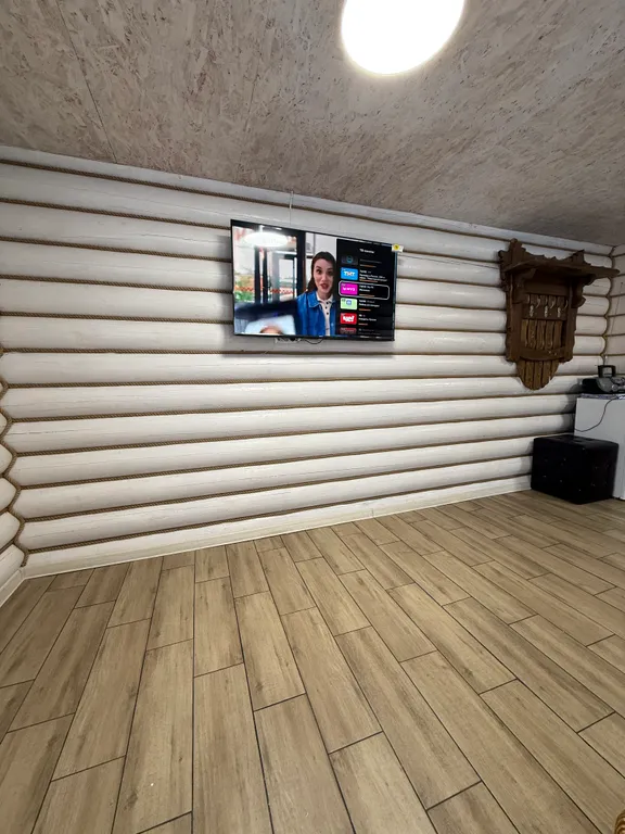 Дом на берегу реки с баней