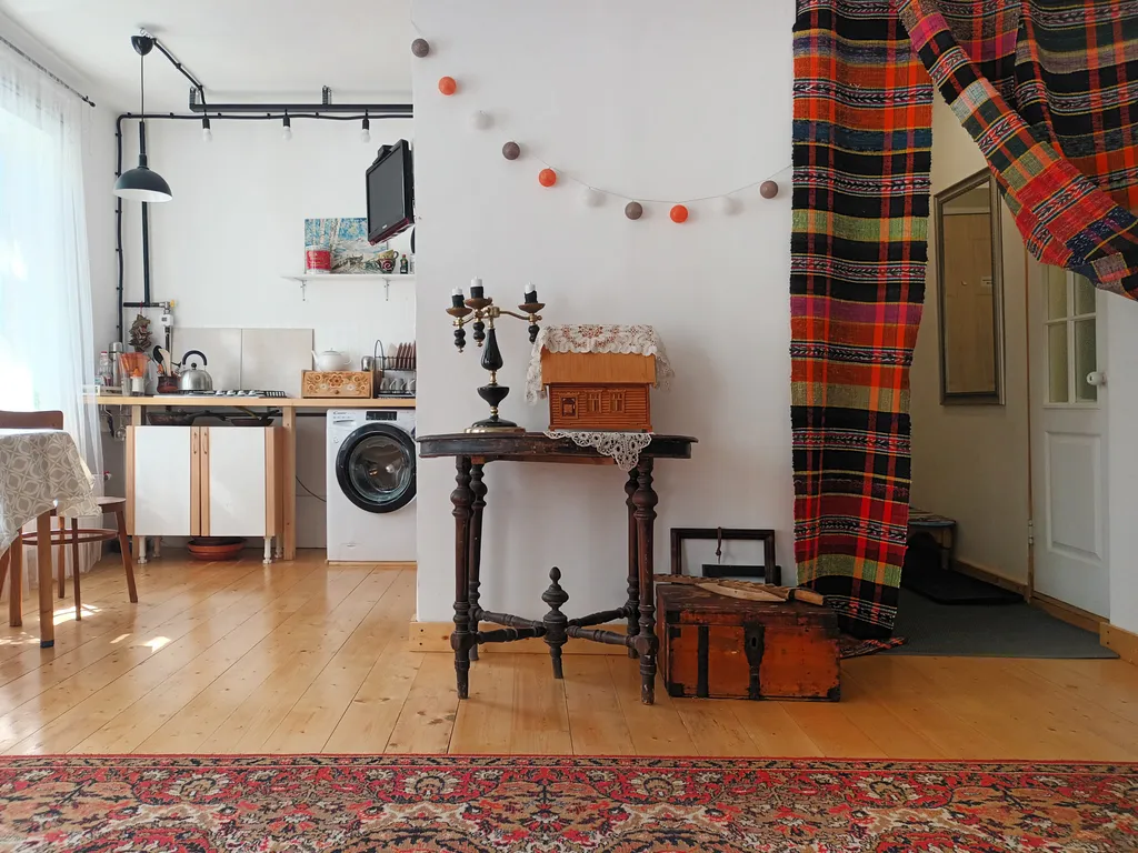 Зелёный дом на Набережной вблизи Кремля