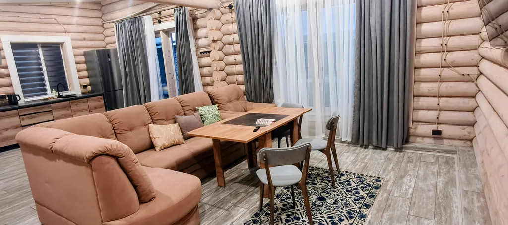 Срубовый дом на берегу Волги