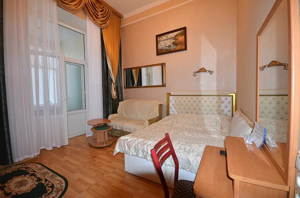 Уютная светлая чистая квартира — аренда посуточно в Ялта