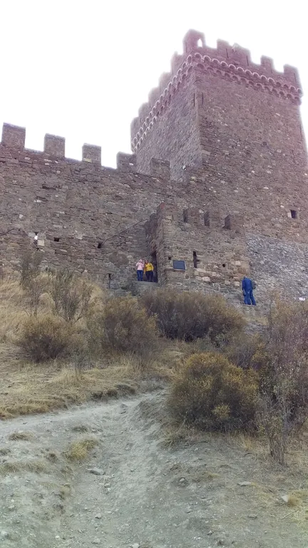 Квартира Двухкомнатная квартира рядом с кипарисовой аллеей — Судак