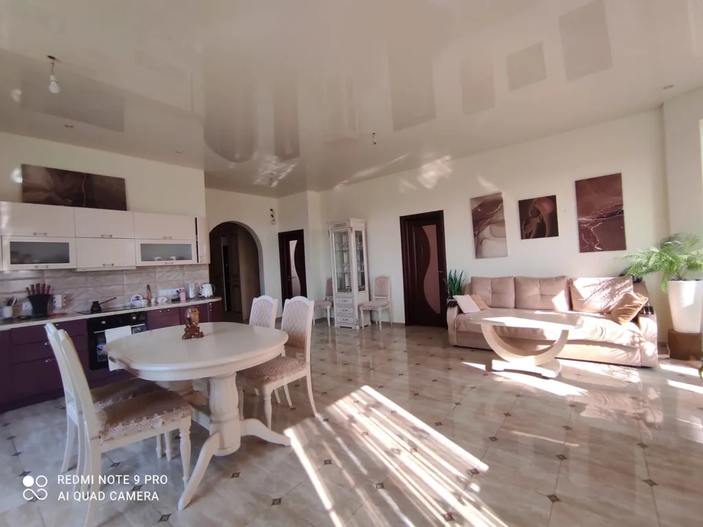 Коттедж Просторный дом с райским садом на вершине холма с супер видами — аренда посуточно в Высокое