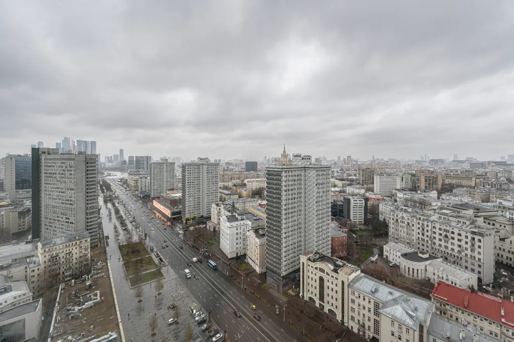 Двухуровневый апартамент на последнем этаже с видом на город и реку