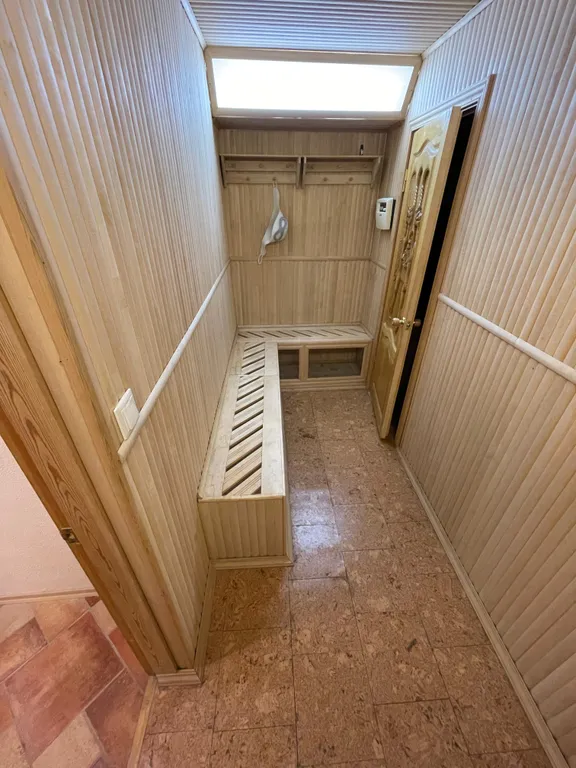 Уникальный, уютный, большой семейный дом. С видом на город