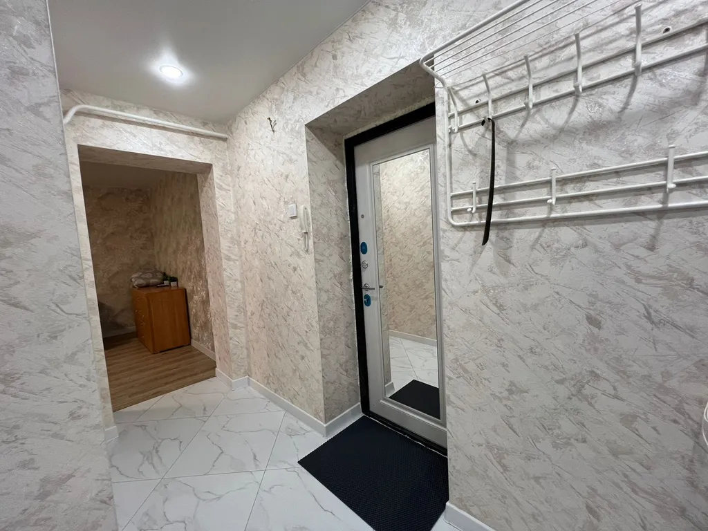 2-х комнатная квартира, ремонт новый, ЖД вокзал рядом