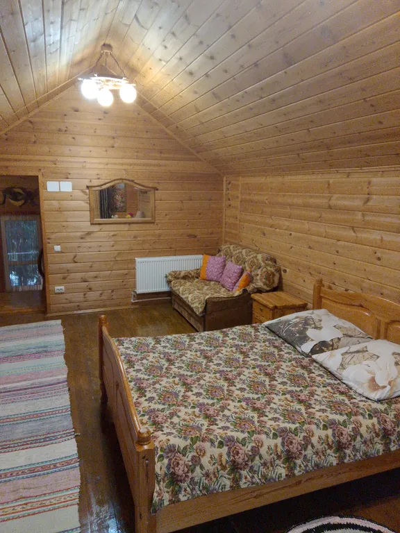 Домик с русской баней на берегу реки