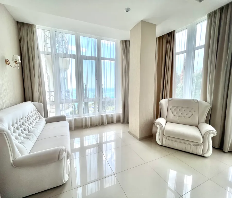 Панорамная квартира с шикарным видом на Ялту