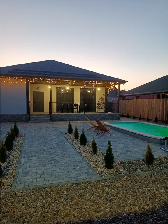 Дом с теплым бассейном