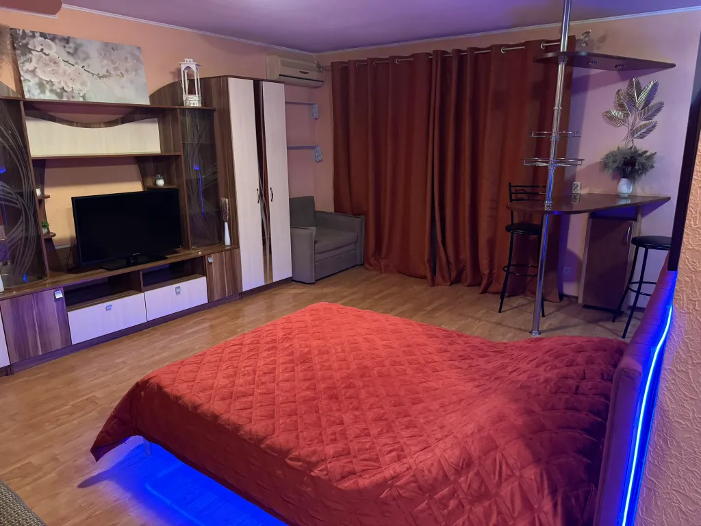 Чистота и уют возле НПИ, НГМА, Ледового, Космоса и М4