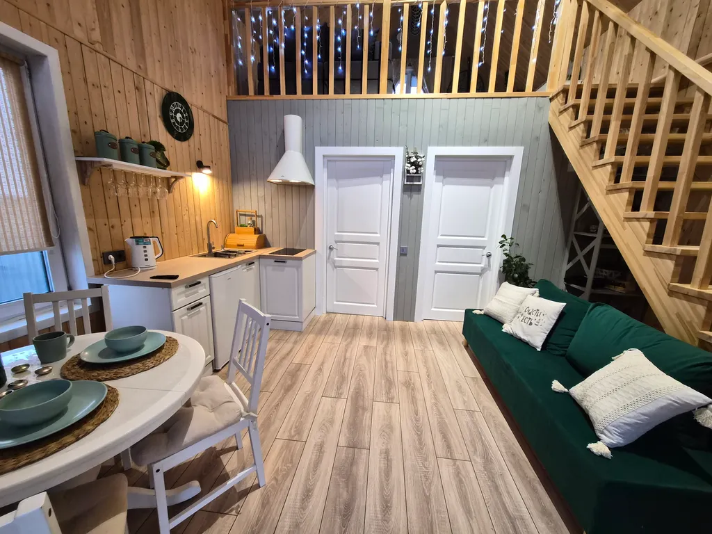 Дом на берегу леса