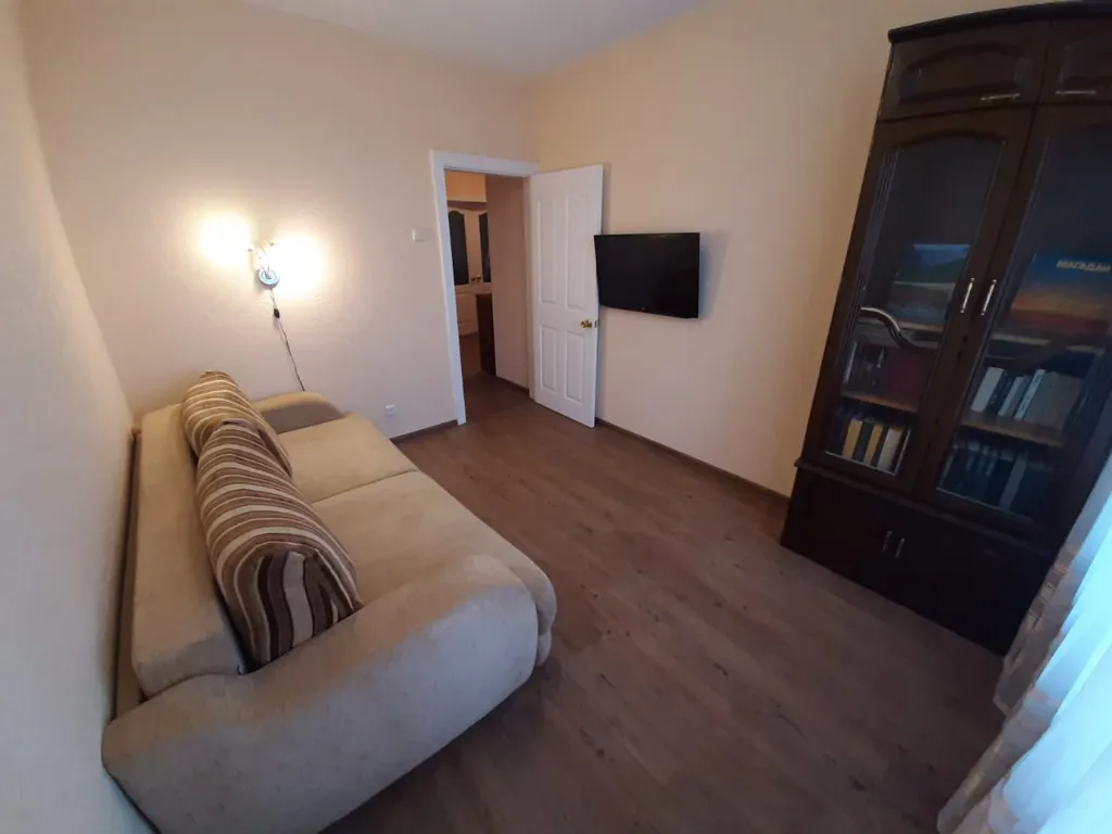 Хорошая просторная большая квартира для семьи или командировочных