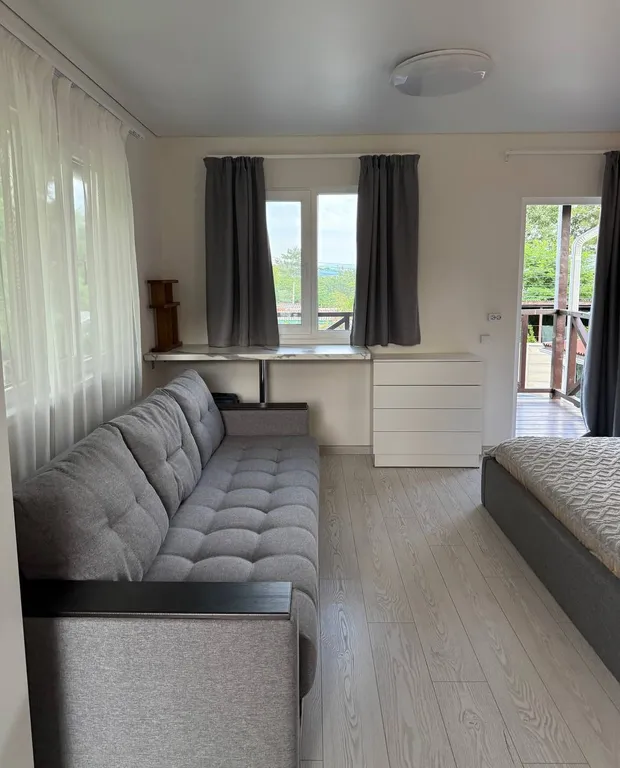 Коттедж Уютный домик в соснах — аренда посуточно в Ольгинка