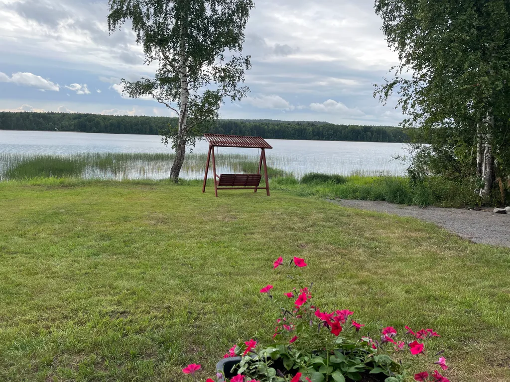 Домик в Карелии на берегу озера