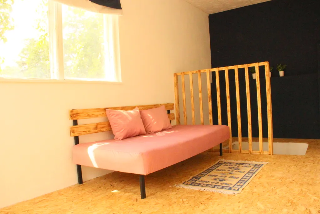 Уютный домик Много дерева