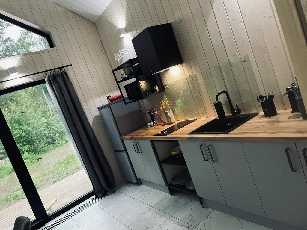 Барни с видом на лес с сауной