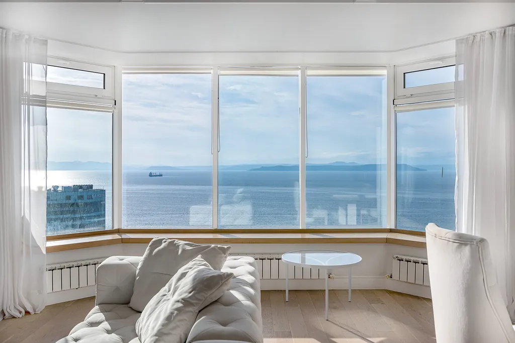 Семейная квартира на первой линии на главной набережной города