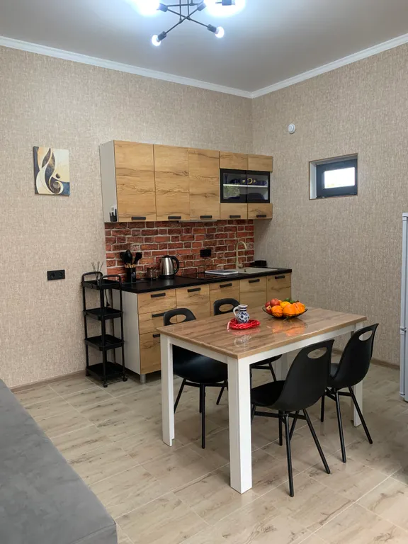 Комфортабельный дом с бассейном с видом на горы