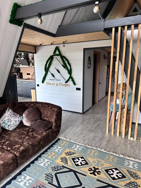 Шале у озера