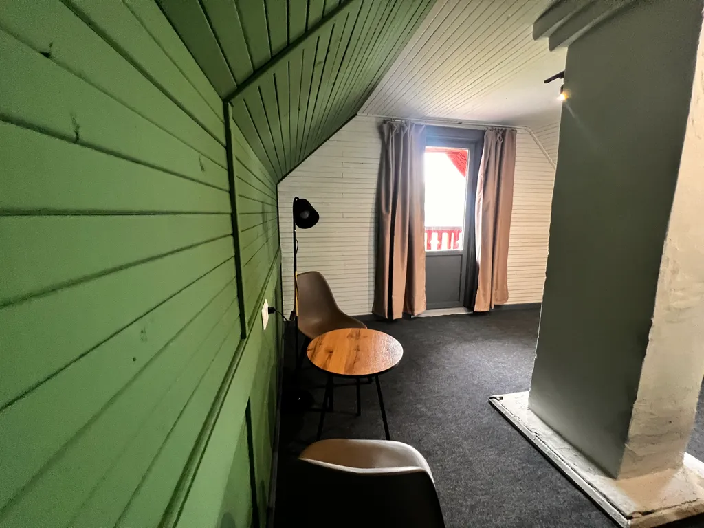 Двухэтажный домик с видом на залив