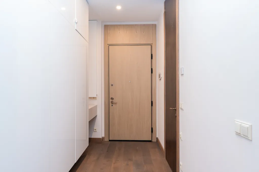 Sky City Moscow LUX Студия с большим окном с видом на башни и город