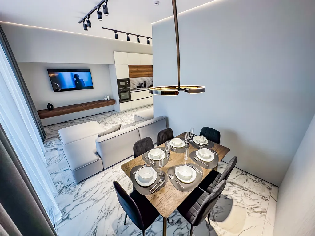 Двухуровневые апартаменты с прямым выходом к бассейну и у моря