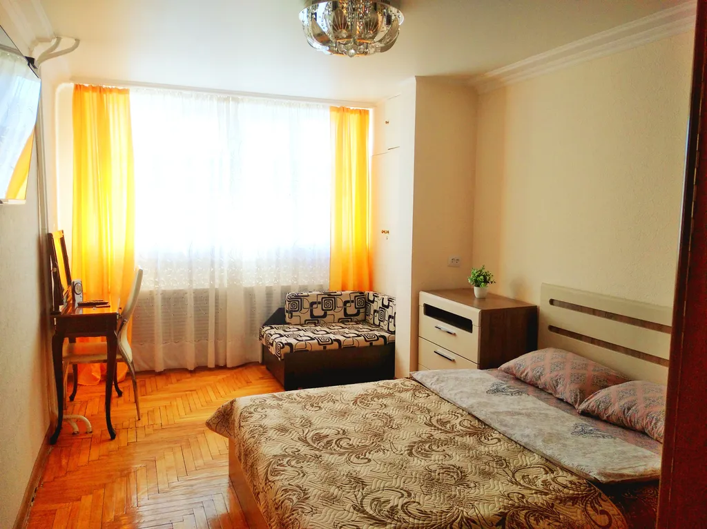 Чистая, уютная квартира в районе центрального рынка — аренда посуточно в Кисловодск