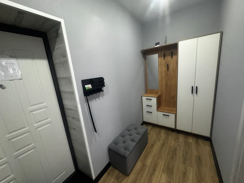 Большая Уютная 1-комнатная квартира,своя парковка,рядом магазин,центр