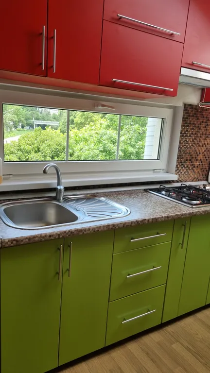 Видовая, уютная квартира с балконом у реки в центре