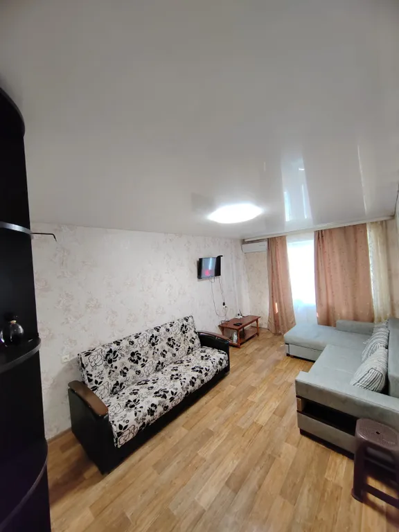 2-комнатная квартира на 4-6 человек с видом на море — аренда посуточно в Орджоникидзе